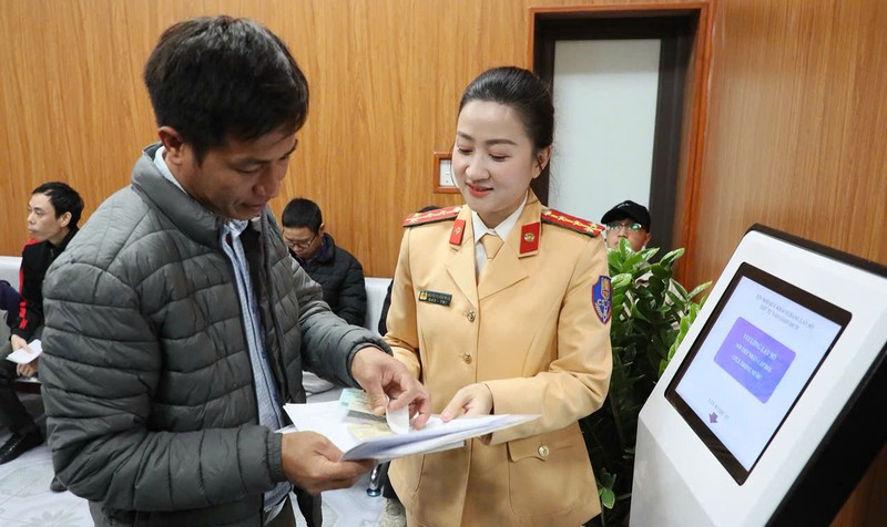 CSGT đề xuất làm bằng lái không cần ảnh thẻ, có thể dùng ảnh tự chụp