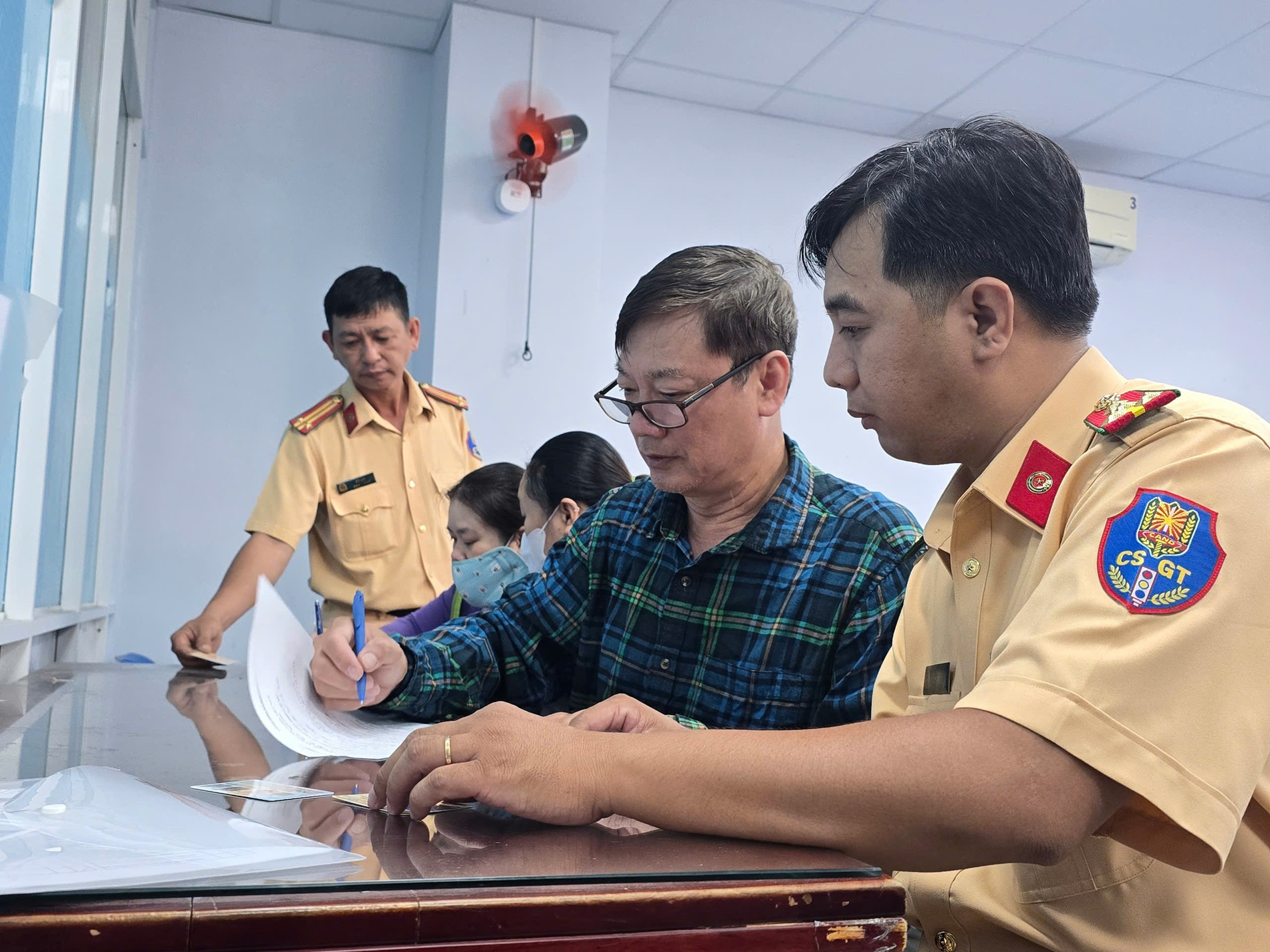 Cục CSGT nhận trách nhiệm về việc chậm cấp bằng lái PET