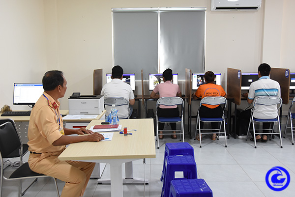 Cử tri kiến nghị học sinh từ 16 tuổi được thi giấy phép lái xe, Bộ Xây dựng nói gì?