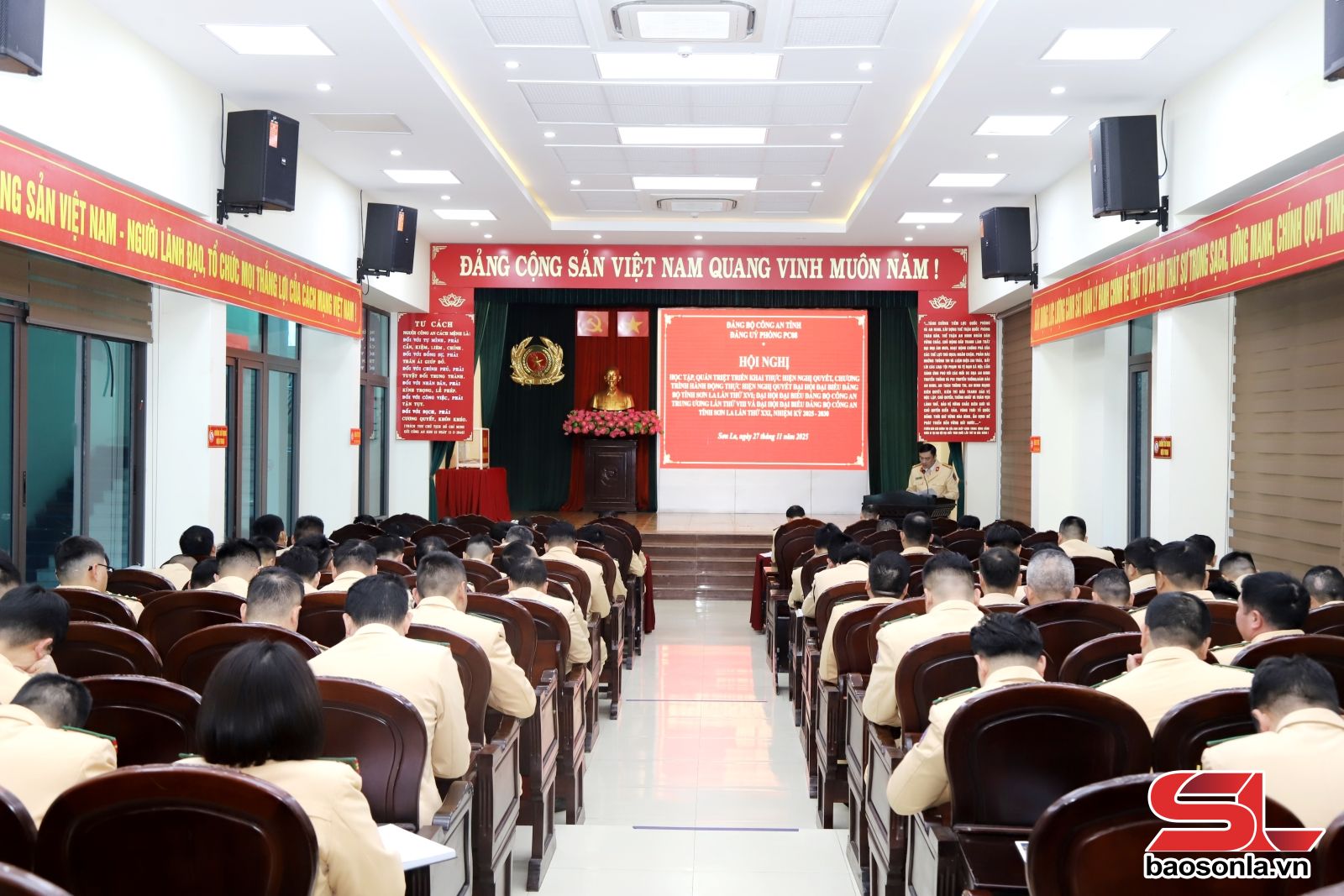 Lãnh đạo thực hiện nhiệm vụ bảo đảm trật tự an toàn giao thông