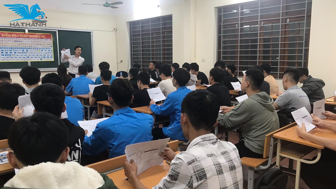 Có bằng lái ô tô, thêm cơ hội kiếm tiền?