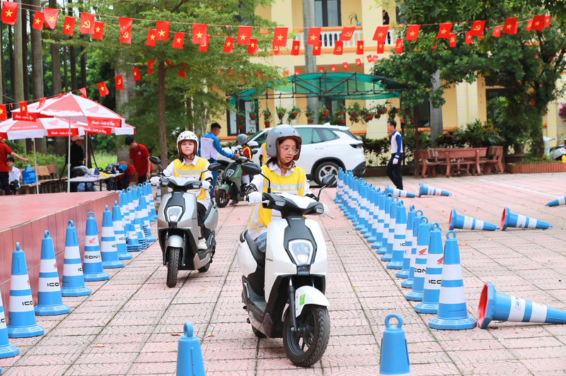 Học sinh tự lái xe máy đi học: Rất nguy hiểm nếu không có kỹ năng