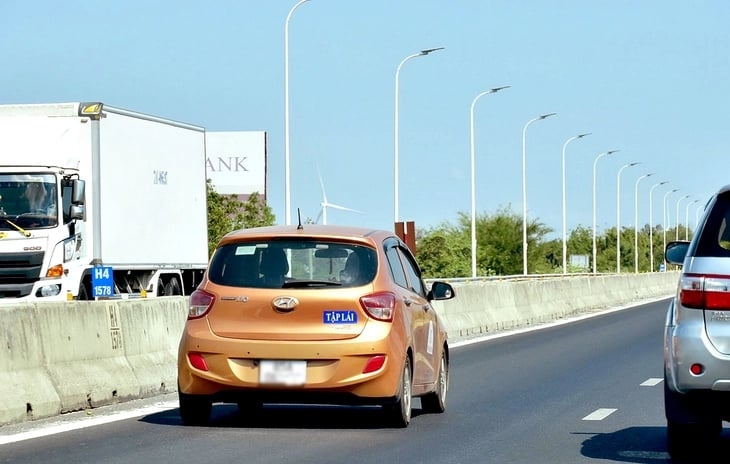 Có nên làm đường mô phỏng cao tốc dành riêng cho xe tập lái ?