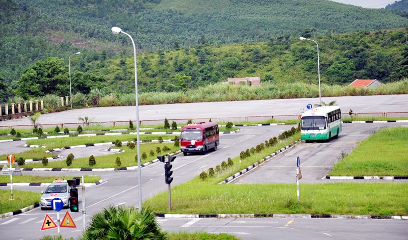 Cục Cảnh sát giao thông công khai các khoản thu phí sát hạch giấy phép lái xe ô tô, xe máy