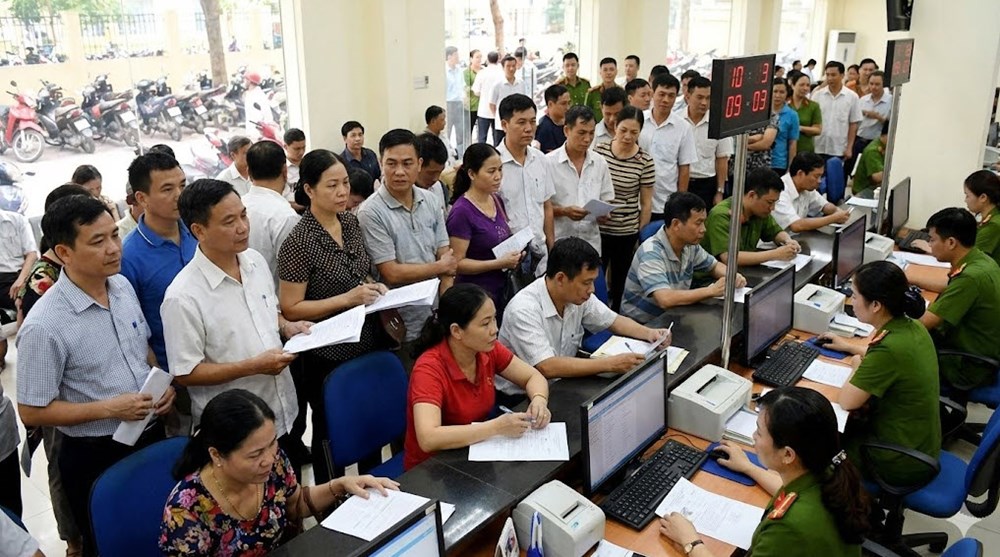 Bằng lái ô tô hết hạn 1 ngày có phải thi lại không ?