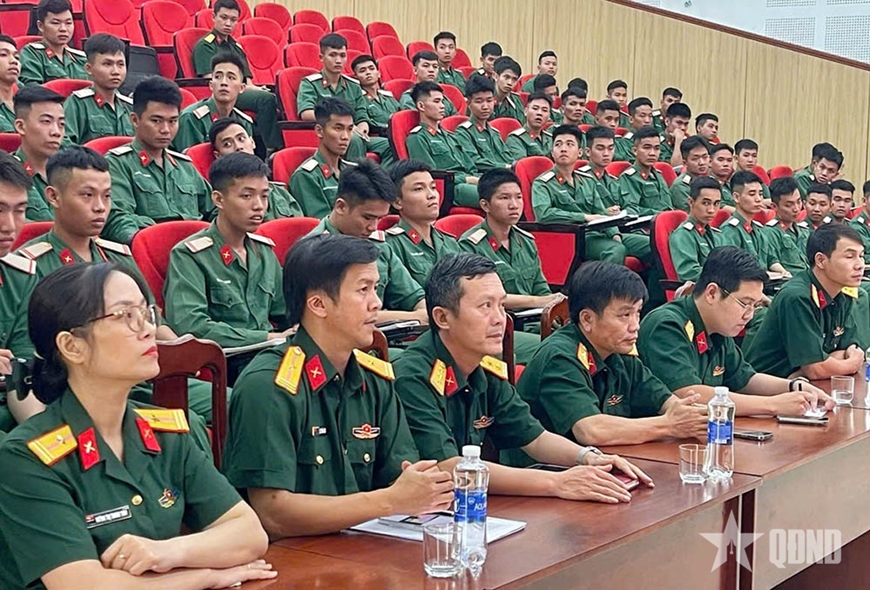 Tổng công ty Thái Sơn phối hợp tư vấn nghề cho chiến sĩ chuẩn bị xuất ngũ