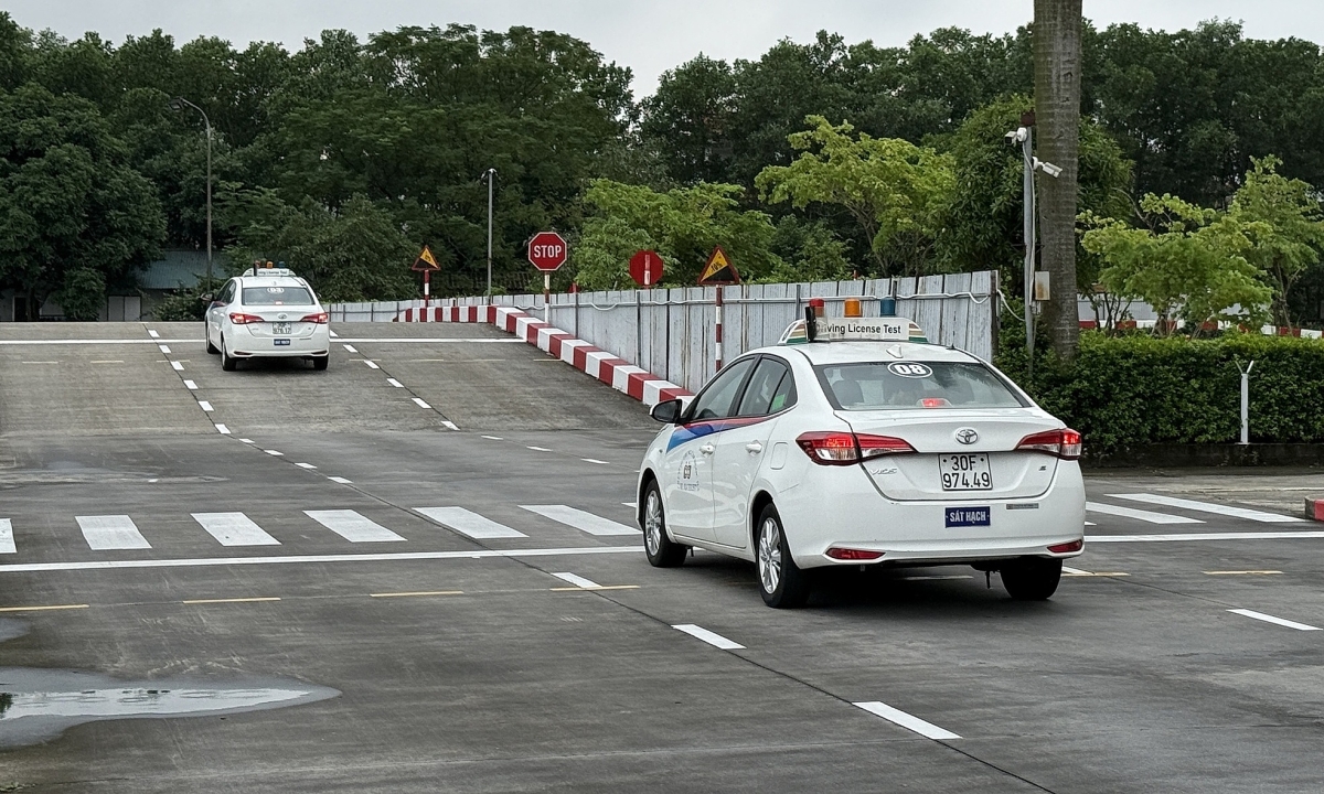 Thi sát hạch bằng lái ô tô rớt 'dốc cầu' liên tục, vượt qua bằng cách nào ?