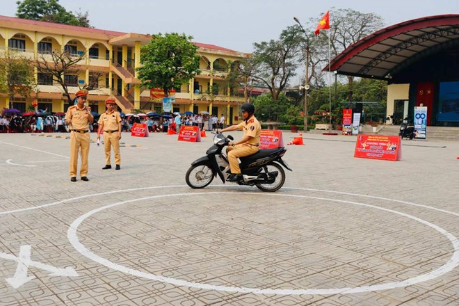 Cảnh sát giao thông thí điểm đào tạo lại kỹ năng lái xe máy cho người có bằng trên 3 năm