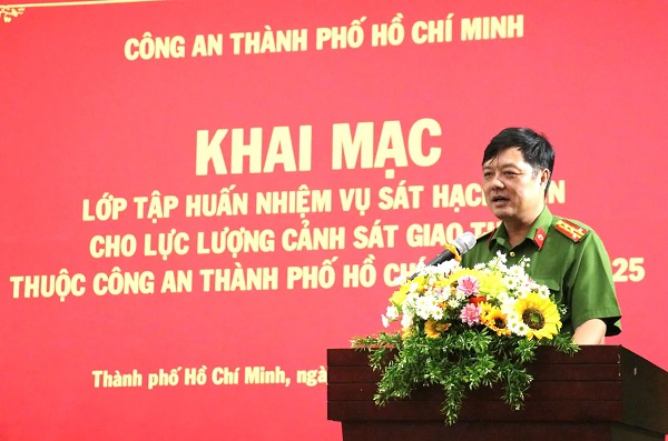 Công an TP HCM gỡ hàng loạt vướng mắc về giấy phép lái xe