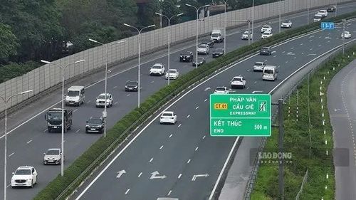 Từ 01/3/2027, thi lấy Giấy phép lái xe ô tô sẽ kiểm tra kỹ năng vượt xe, chuyển làn