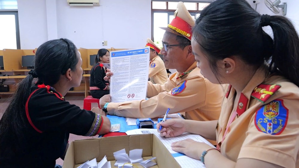 Linh hoạt để người dân vùng khó có giấy phép lái xe